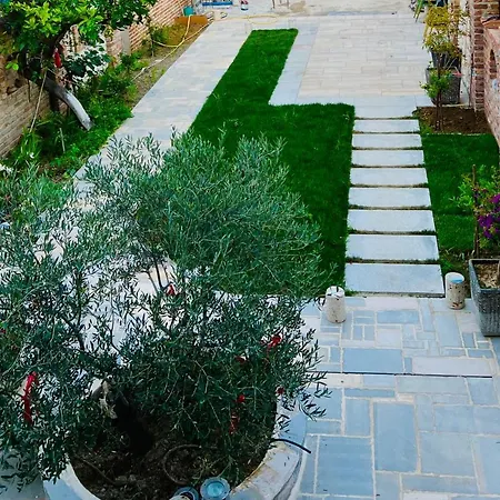 Pensionat Mecani Guesthouse *
